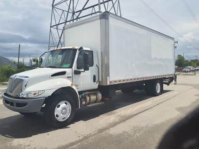International MV607 26 ft Box Truck - 280HP, 6 Speed Automatic, Roll up Door, Liftgate