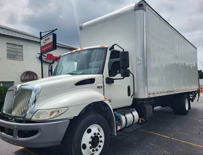 International MV607 26 ft Box Truck - 240HP, 6 Speed Automatic, Roll up Door, Liftgate