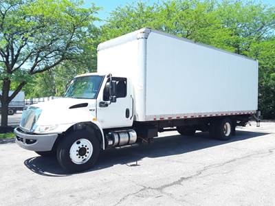 International MV607 26 ft Box Truck - 240HP, 6 Speed Automatic, Roll up Door, Liftgate