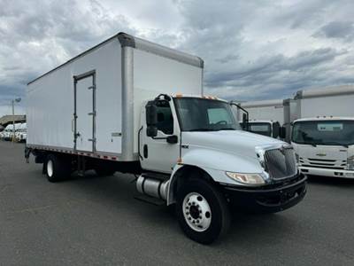 International MV607 26 ft Box Truck - 240HP, 6 Speed Automatic, Roll up Door, Liftgate