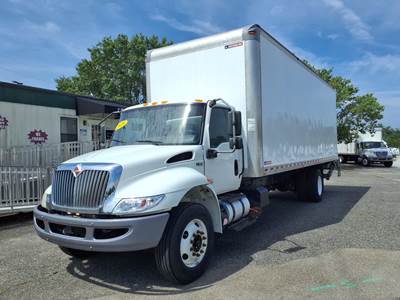 International MV607 26 ft Box Truck - 240HP, 6 Speed Automatic, Roll up Door, Liftgate
