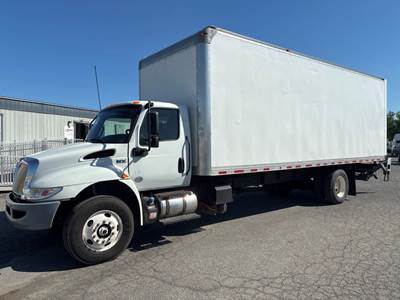 International MV607 26 ft Box Truck - 240HP, 6 Speed Automatic, Roll up Door, Liftgate