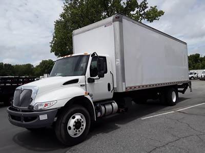 International MV607 26 ft Box Truck - 240HP, 6 Speed Automatic, Roll up Door, Liftgate