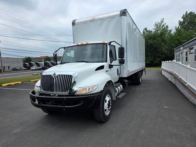 International MV607 26 ft Box Truck - 240HP, 6 Speed Automatic, Roll up Door, Liftgate