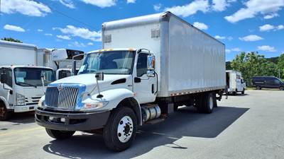 International MV607 26 ft Box Truck - 240HP, 6 Speed Automatic, Roll up Door, Liftgate