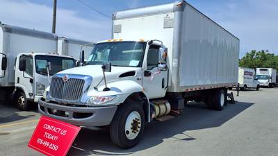 International MV607 26 ft Box Truck - 240HP, 6 Speed Automatic, Roll up Door, Liftgate