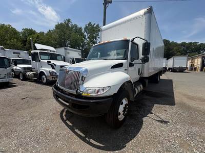 International MV607 26 ft Box Truck - 240HP, 6 Speed Automatic, Roll up Door, Liftgate