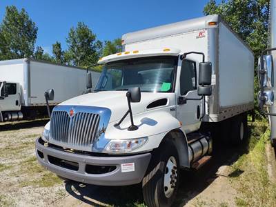 International MV607 18 ft Box Truck - 260HP, 6 Speed Automatic, Roll up Door