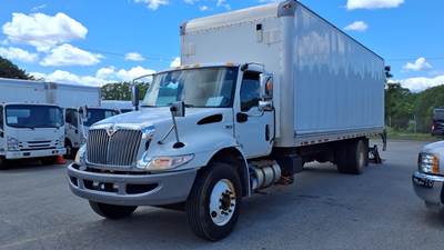 International MV607 26 ft Box Truck - 240HP, 6 Speed Automatic, Roll up Door, Liftgate