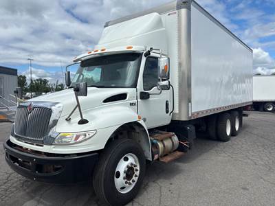 International MV607 26 ft Box Truck - 300HP, 10 Speed Manual, Roll up Door, Liftgate