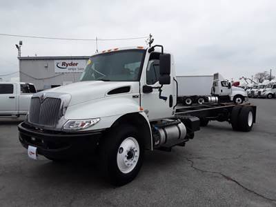 International MV607 26 ft Box Truck - 240HP, 6 Speed Automatic