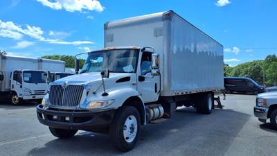 International MV607 26 ft Box Truck - 240HP, 6 Speed Automatic, Roll up Door, Liftgate
