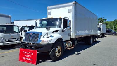 International MV607 26 ft Box Truck - 240HP, 6 Speed Automatic, Roll up Door, Liftgate