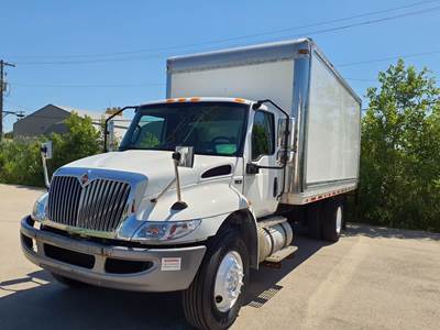 International MV607 18 ft Box Truck - 260HP, 6 Speed Automatic, Roll up Door