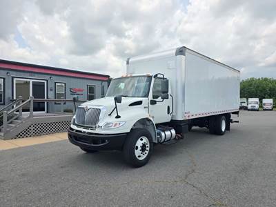 International MV607 24 ft Box Truck - 270HP, 6 Speed Automatic, Liftgate