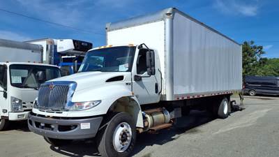 International MV607 26 ft Box Truck - 240HP, 6 Speed Automatic, Roll up Door, Liftgate