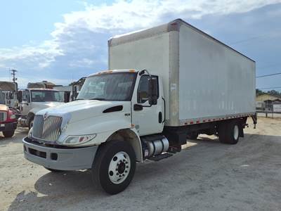 International MV607 26 ft Box Truck - 240HP, 6 Speed Automatic, Roll up Door, Liftgate