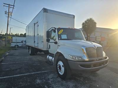 International MV607 26 ft Box Truck - 240HP, 6 Speed Automatic, Roll up Door, Liftgate