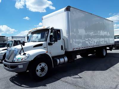 International MV607 26 ft Box Truck - 240HP, 6 Speed Automatic, Roll up Door, Liftgate