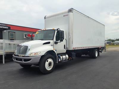 International MV607 26 ft Box Truck - 240HP, 6 Speed Automatic, Roll up Door, Liftgate