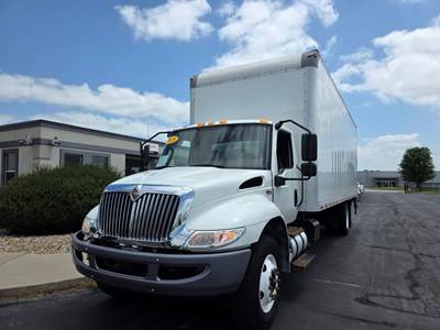 International MV607 26 ft Box Truck - 280HP, 6 Speed Automatic, Roll up Door, Liftgate