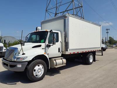 International MV607 18 ft Box Truck - 260HP, 6 Speed Automatic, Roll up Door
