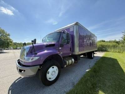 International MV607 24 ft Box Truck - 240HP, 6 Speed Automatic, Liftgate