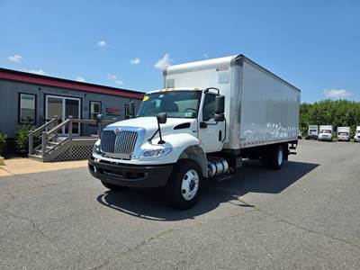International MV607 24 ft Box Truck - 270HP, 6 Speed Automatic, Liftgate