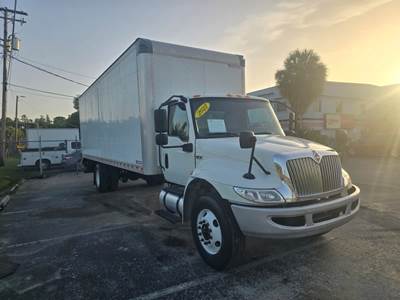 International MV607 26 ft Box Truck - 260HP, 6 Speed Automatic, Roll up Door, Liftgate