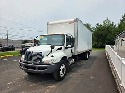 International MV607 24 ft Box Truck - 240HP, 6 Speed Automatic, Roll up Door, Liftgate