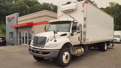 International MV607 26 ft Box Truck - 260HP, 6 Speed Automatic, Roll up Door, Liftgate