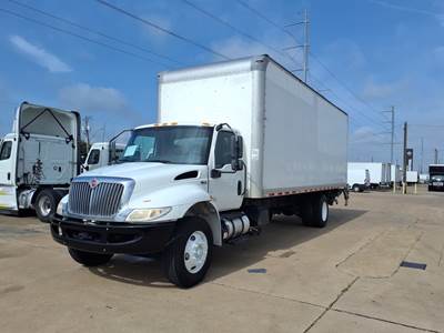 International MV607 26 ft Box Truck - 240HP, 6 Speed Automatic, Roll up Door, Liftgate