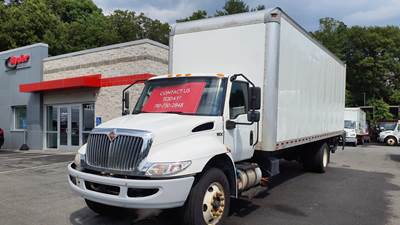 International MV607 26 ft Box Truck - 240HP, 6 Speed Automatic, Roll up Door, Liftgate