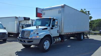 International MV607 26 ft Box Truck - 240HP, 6 Speed Automatic, Roll up Door, Liftgate