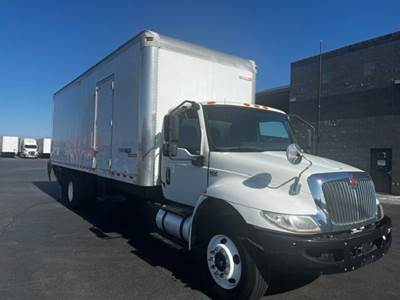 International MV607 26 ft Box Truck - 240HP, 6 Speed Automatic, Roll up Door, Liftgate