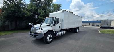 International MV607 26 ft Box Truck - 240HP, 6 Speed Automatic, Liftgate