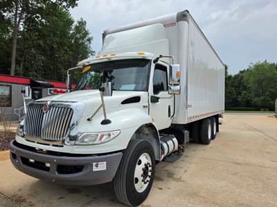 International MV607 26 ft Box Truck - 300HP, 10 Speed Manual, Roll up Door, Liftgate