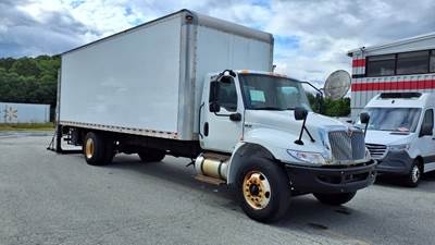 International MV607 26 ft Box Truck - 240HP, 7 Speed Automatic, Roll up Door, Liftgate