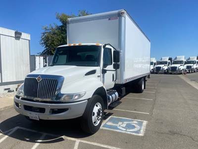 International MV607 26 ft Box Truck - 240HP, 6 Speed Automatic, Roll up Door, Liftgate