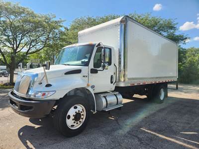 International MV607 20 ft Box Truck - 260HP, 6 Speed Automatic, Roll up Door