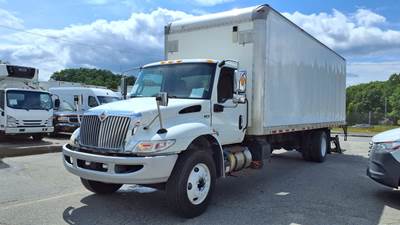 International MV607 26 ft Box Truck - 240HP, 6 Speed Automatic, Roll up Door, Liftgate