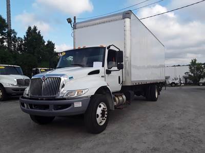 International MV607 26 ft Box Truck - 240HP, 6 Speed Automatic, Roll up Door, Liftgate