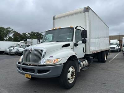 International MV607 24 ft Box Truck - 240HP, 6 Speed Automatic, Roll up Door, Liftgate