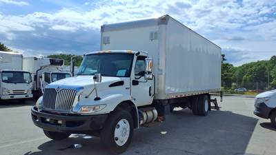 International MV607 26 ft Box Truck - 240HP, 6 Speed Automatic, Roll up Door, Liftgate