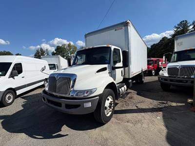 International MV607 24 ft Box Truck - 240HP, 6 Speed Automatic, Roll up Door, Liftgate