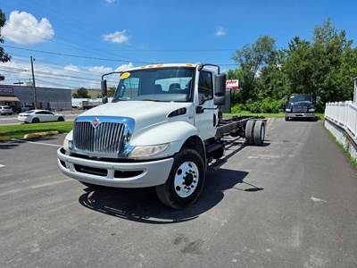 International MV607 Box Truck - 240HP, 6 Speed Automatic