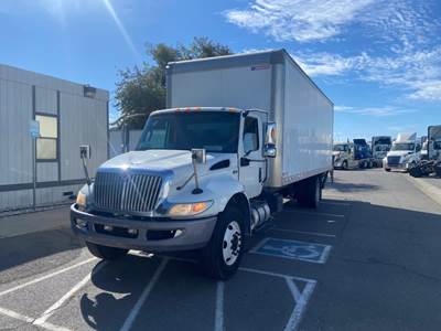 International MV607 26 ft Box Truck - 250HP, 6 Speed Automatic, Roll up Door, Liftgate