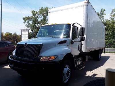 International MV607 26 ft Box Truck - 240HP, 6 Speed Automatic, Roll up Door, Liftgate