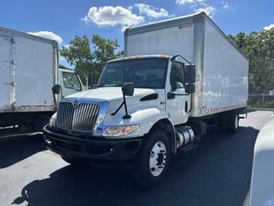 International MV607 26 ft Box Truck - 240HP, 6 Speed Automatic, Roll up Door, Liftgate