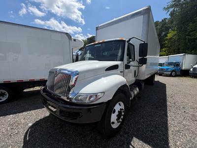 International MV607 26 ft Box Truck - 240HP, 6 Speed Automatic, Roll up Door, Liftgate